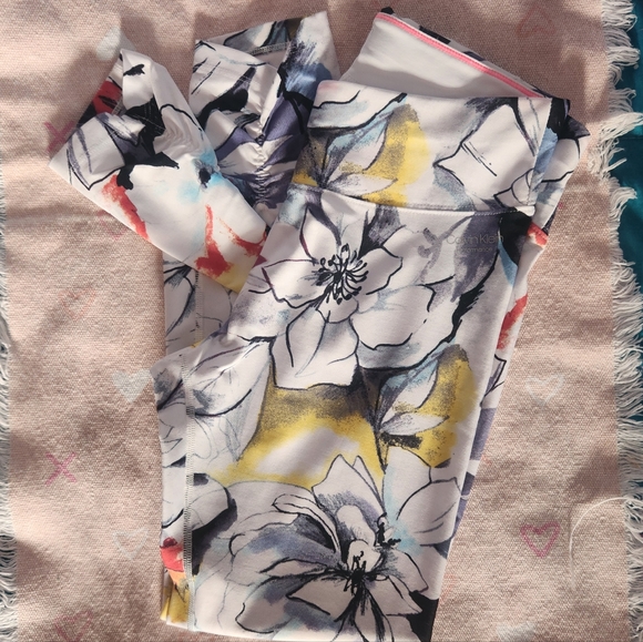 NWT SM White Print Active Legging - Picture 2 of 2